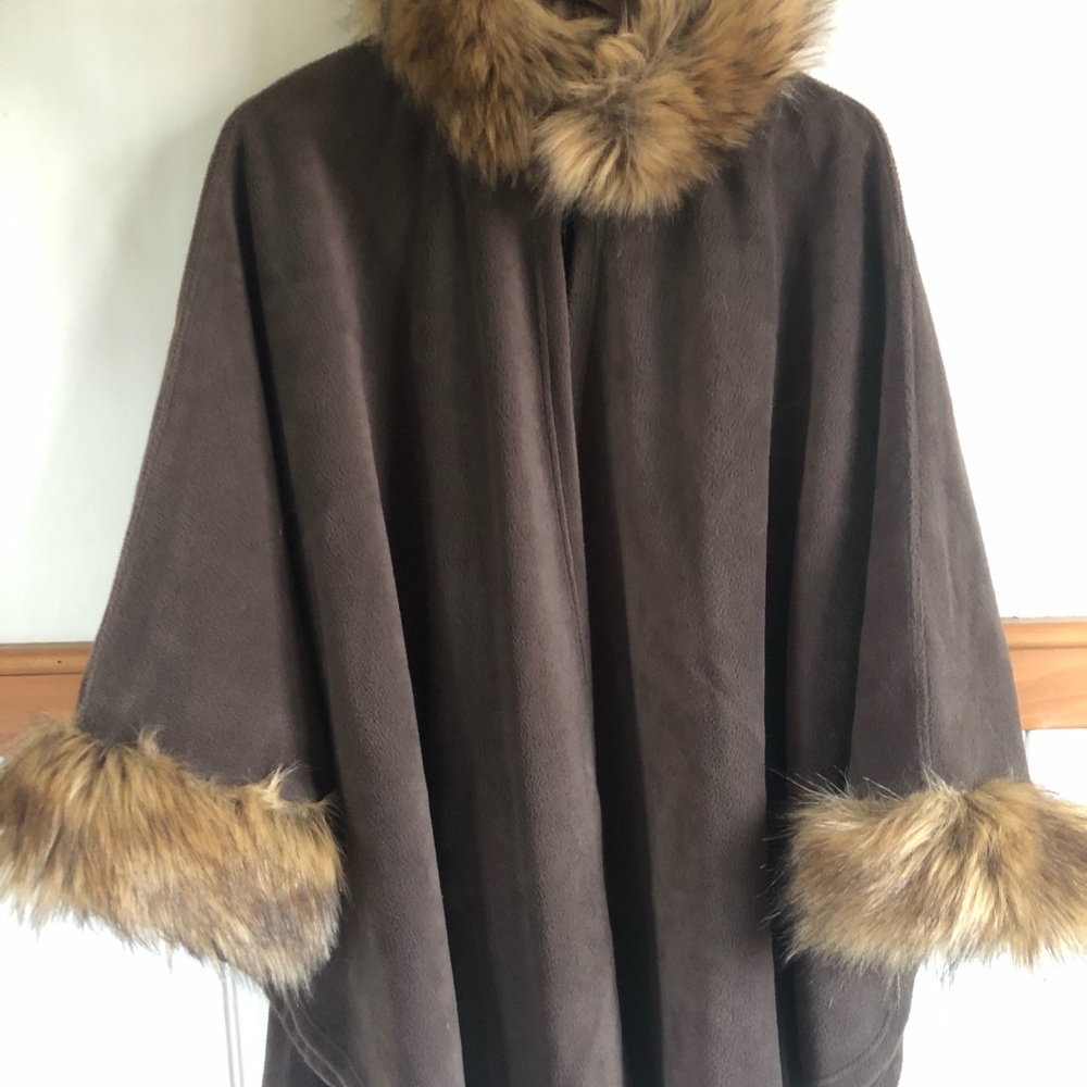 Parkhurst Faux Fir Lined Fleece Cape